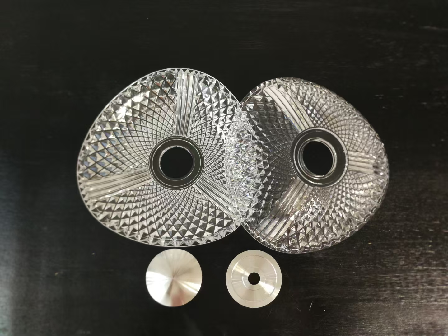 Transparent acrylic parts produced by injection molding