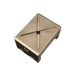 Alliage de bronze de haute qualité, composé de cuivre et d’étain, reconnu pour sa durabilité, sa résistance à la corrosion et sa robustesse.