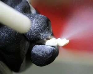 CO2 dry ice deburring process for plastic CNC parts