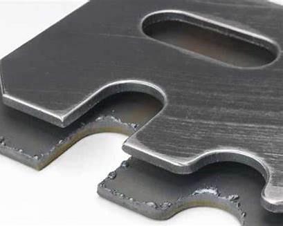 Sharp burrs causing assembly problems on CNC parts Sharp burrs causing assembly problems on CNC machined parts